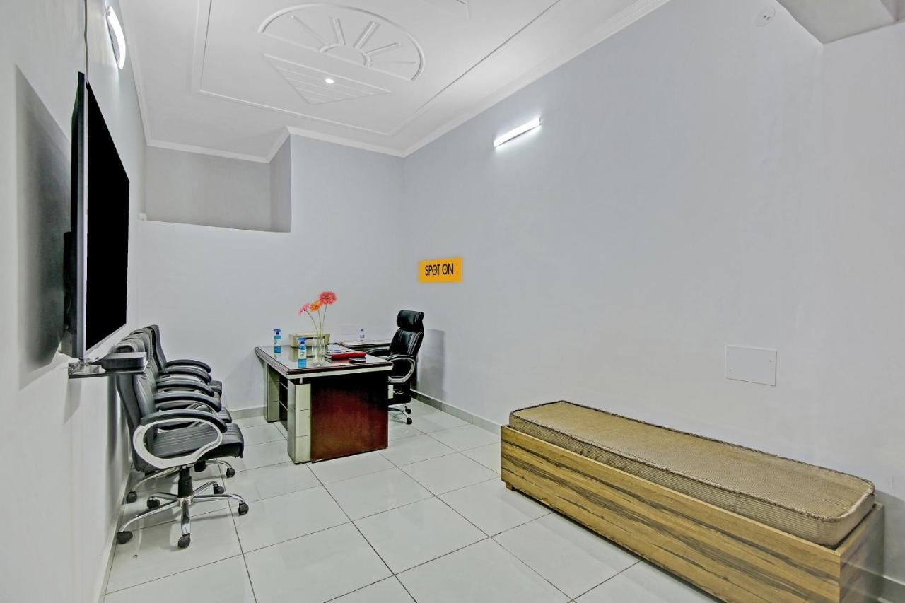 Spot On Shree Naman Guest House Sonipat Exteriér fotografie